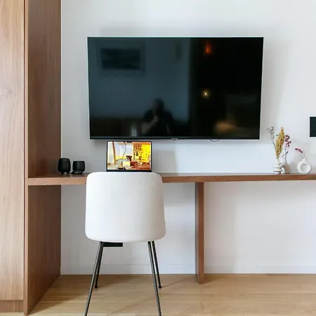 High-end In Pariss 8th Arrondissement * Parigi